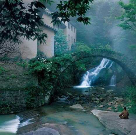 静观飞瀑.jpg